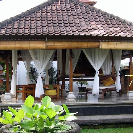 Hotel Puri Ayu à Canggu Extérieur photo