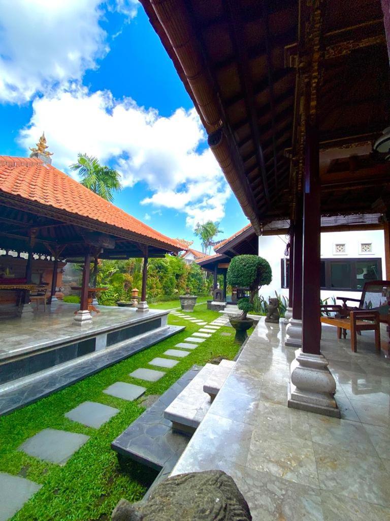 Hotel Puri Ayu à Canggu Extérieur photo