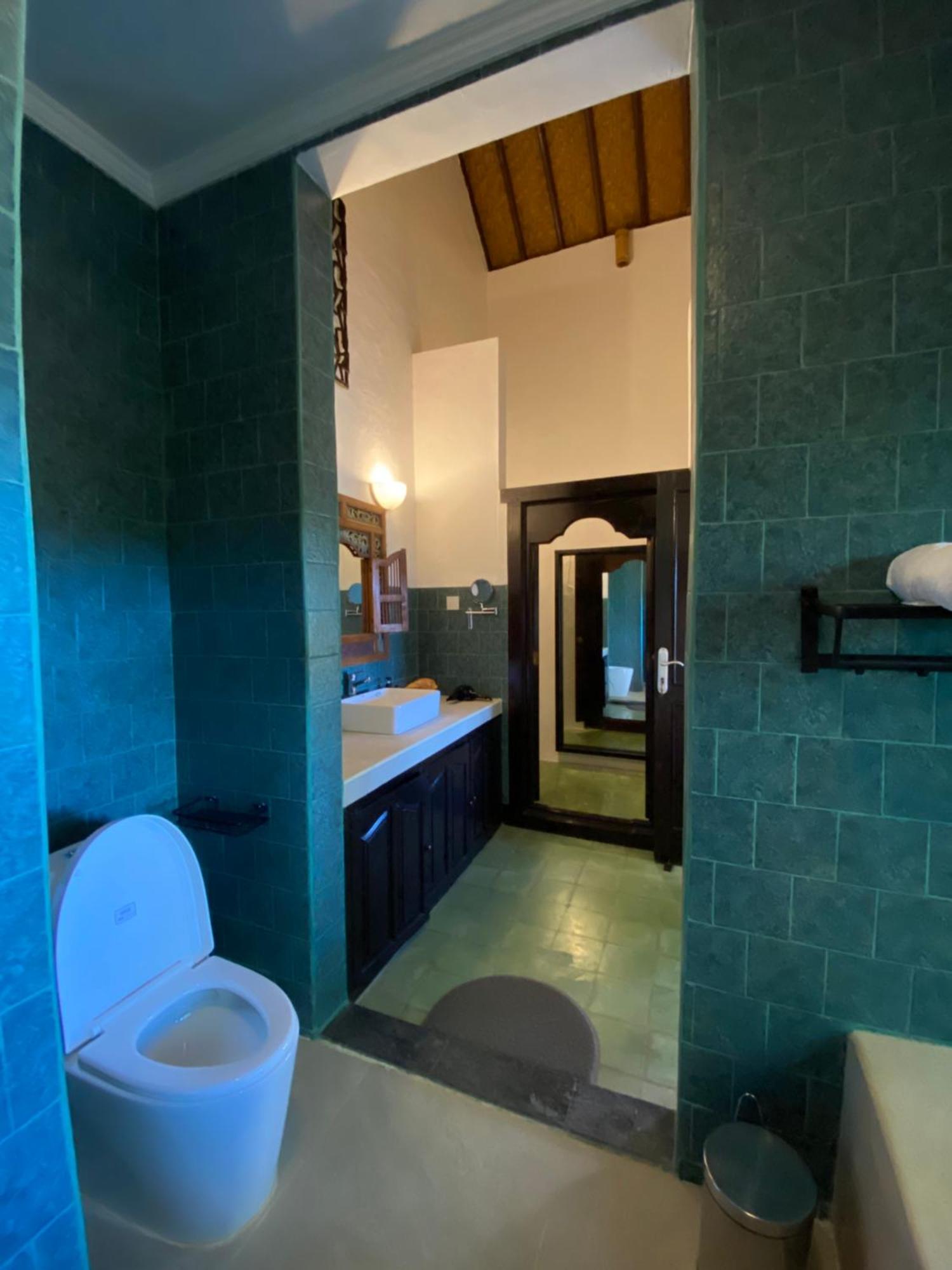 Hotel Puri Ayu à Canggu Extérieur photo