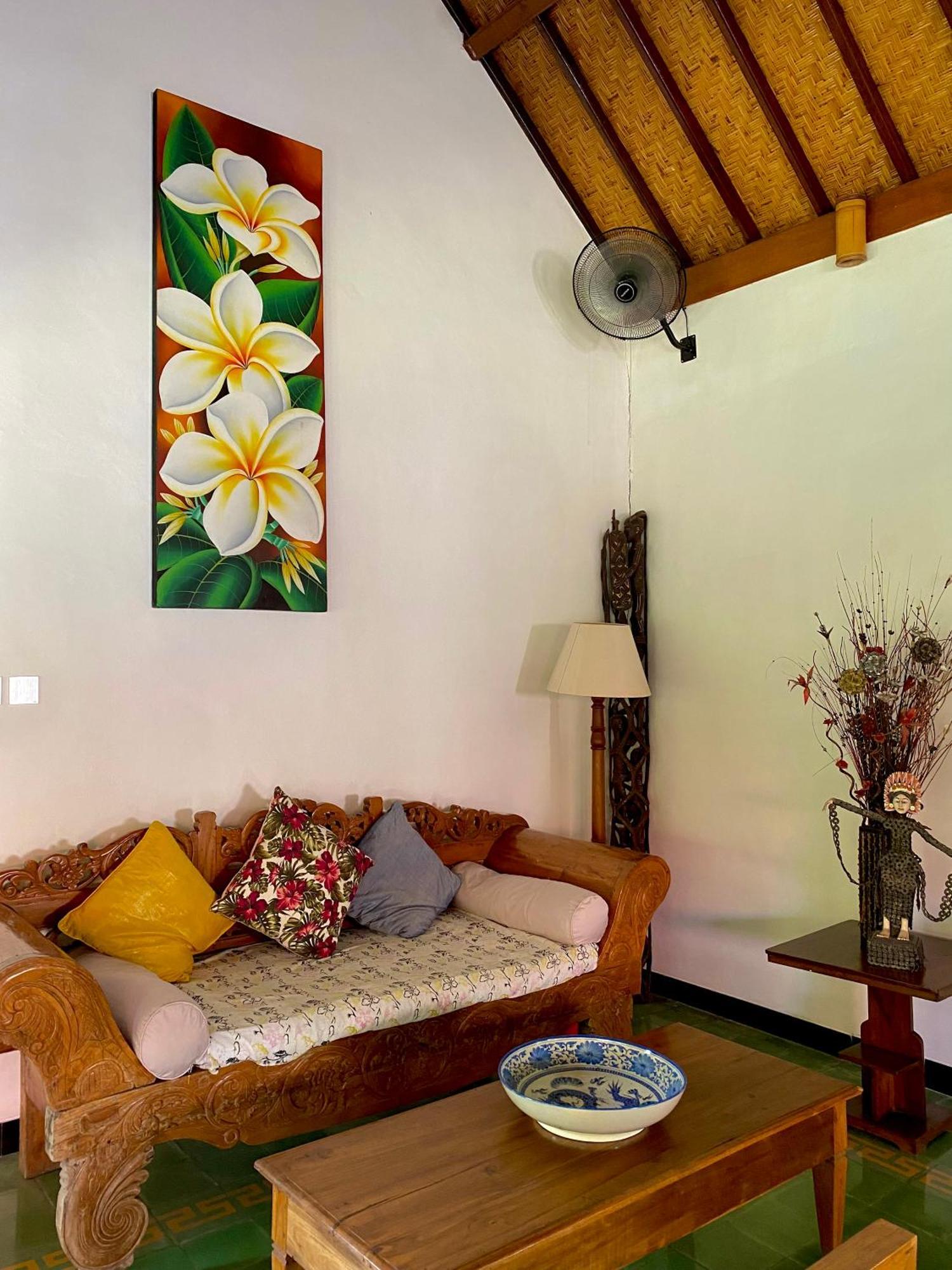 Hotel Puri Ayu à Canggu Extérieur photo