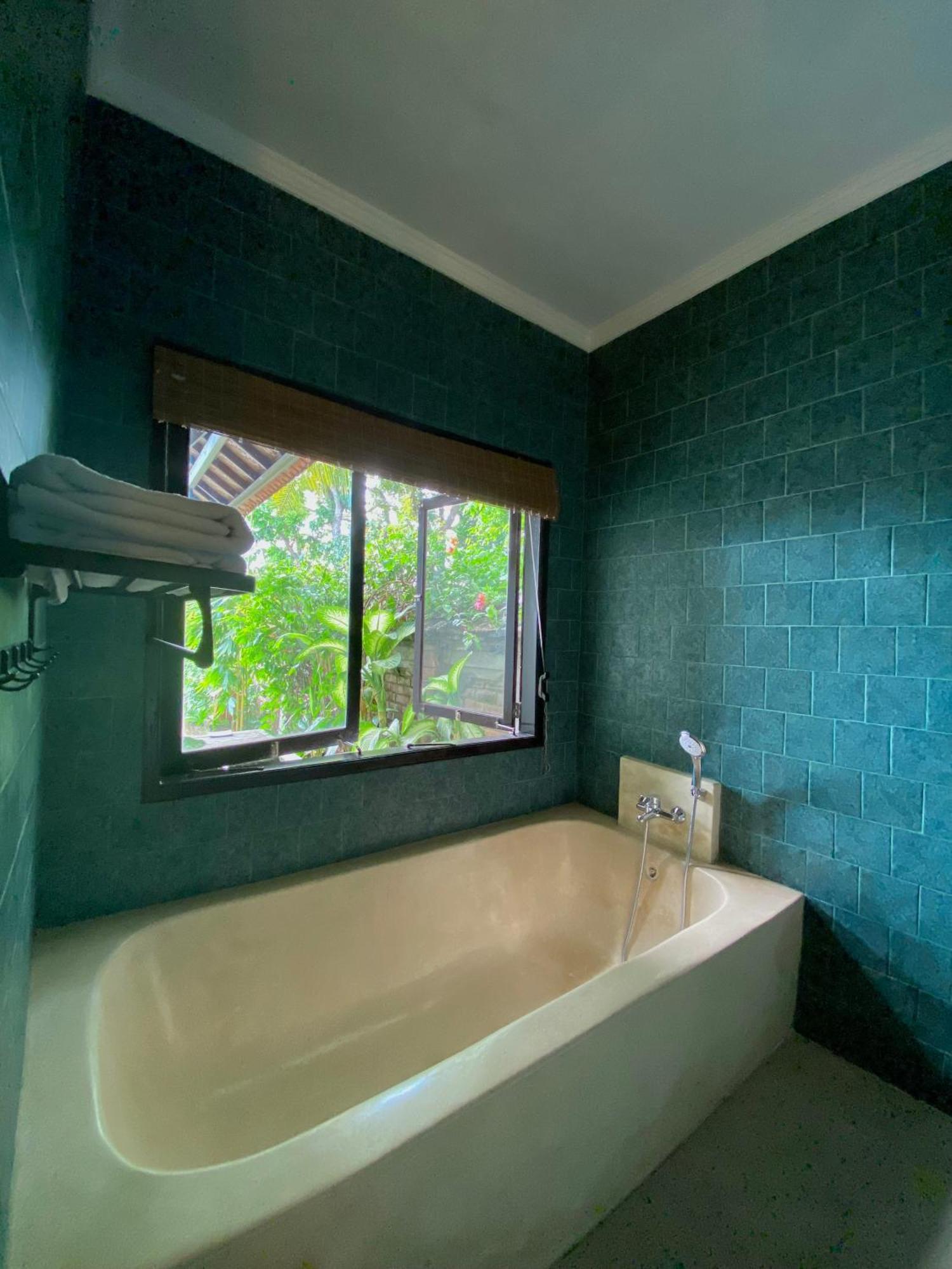 Hotel Puri Ayu à Canggu Extérieur photo