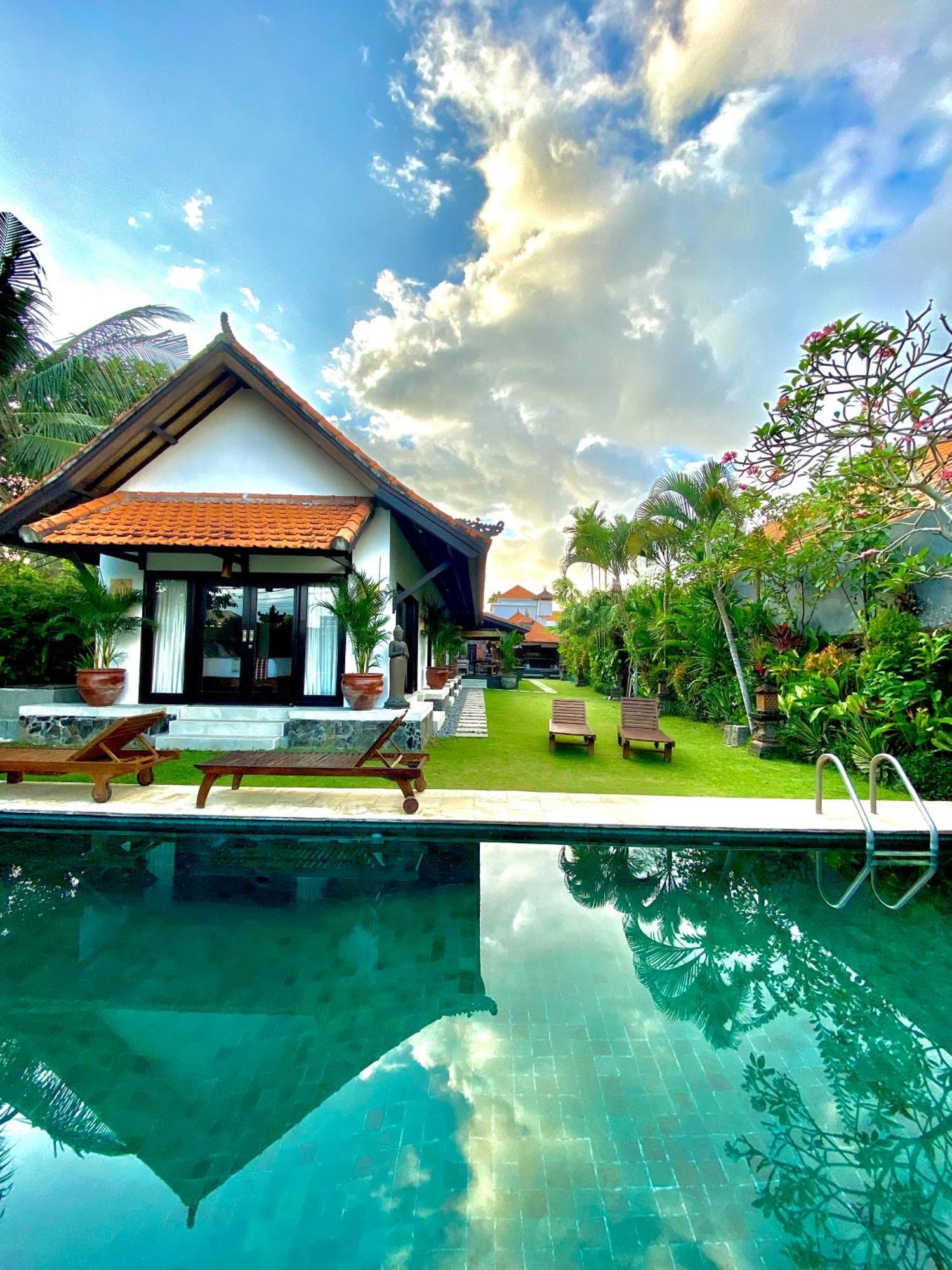 Hotel Puri Ayu à Canggu Extérieur photo