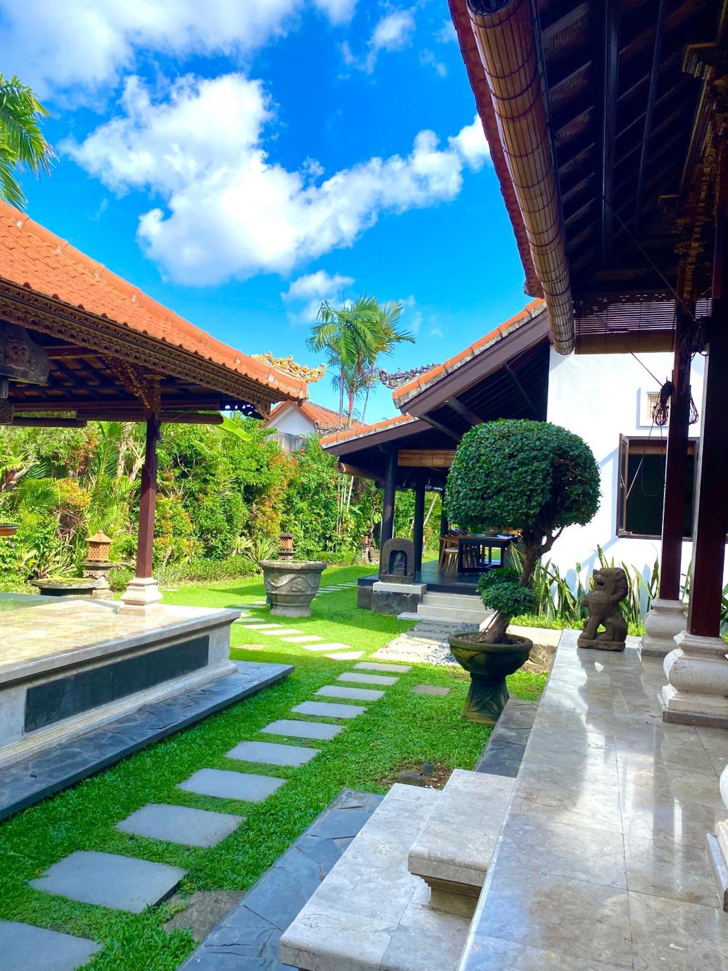 Hotel Puri Ayu à Canggu Extérieur photo