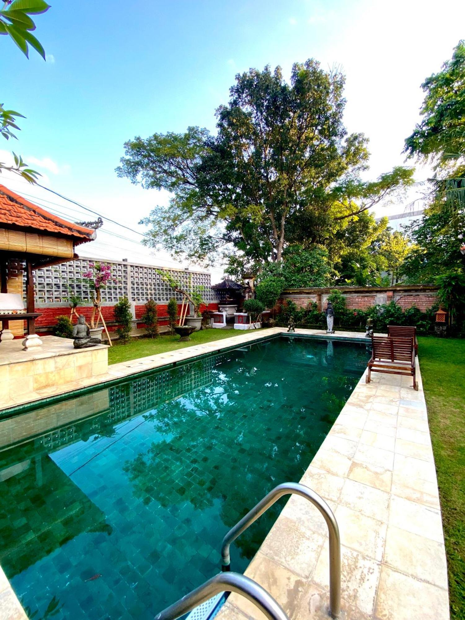 Hotel Puri Ayu à Canggu Extérieur photo