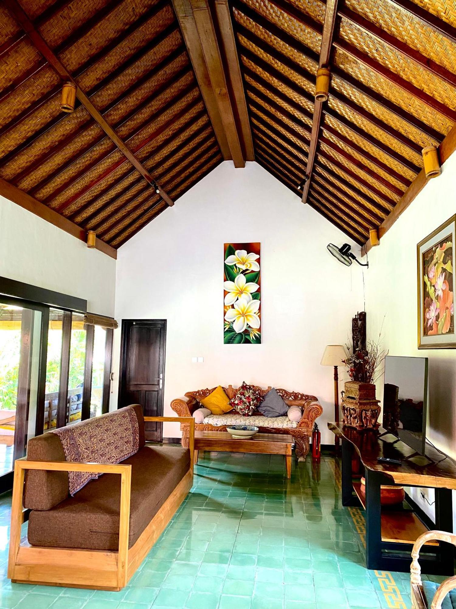 Hotel Puri Ayu à Canggu Extérieur photo