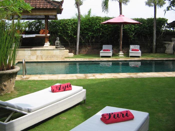 Hotel Puri Ayu à Canggu Extérieur photo
