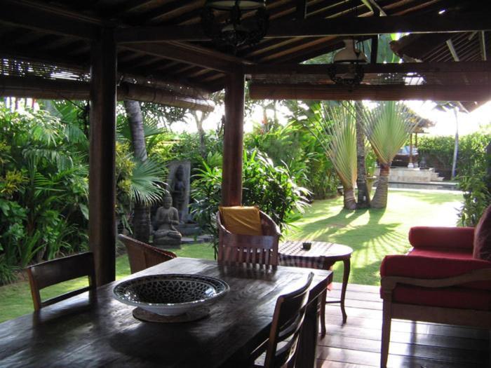 Hotel Puri Ayu à Canggu Extérieur photo