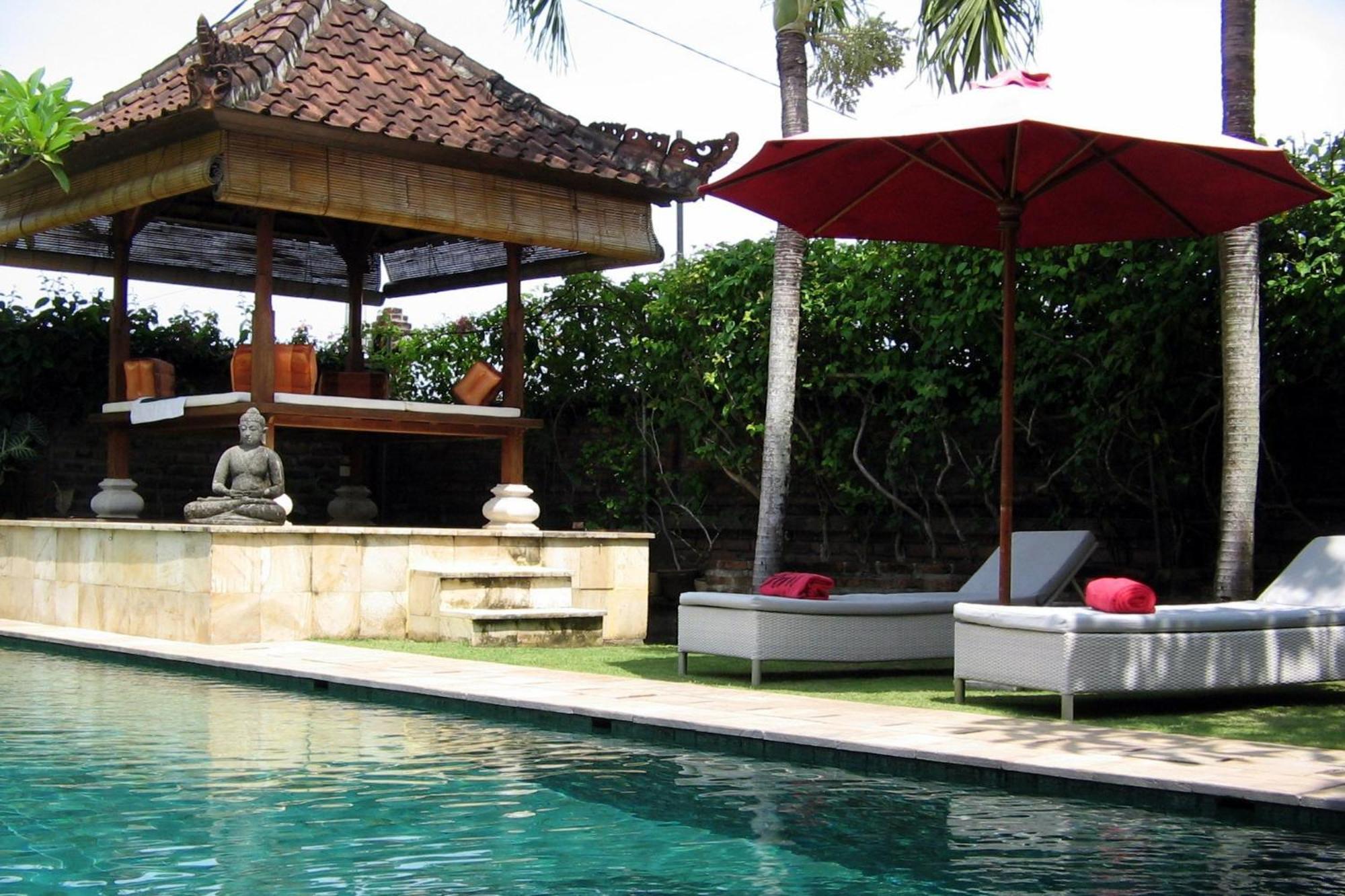 Hotel Puri Ayu à Canggu Extérieur photo