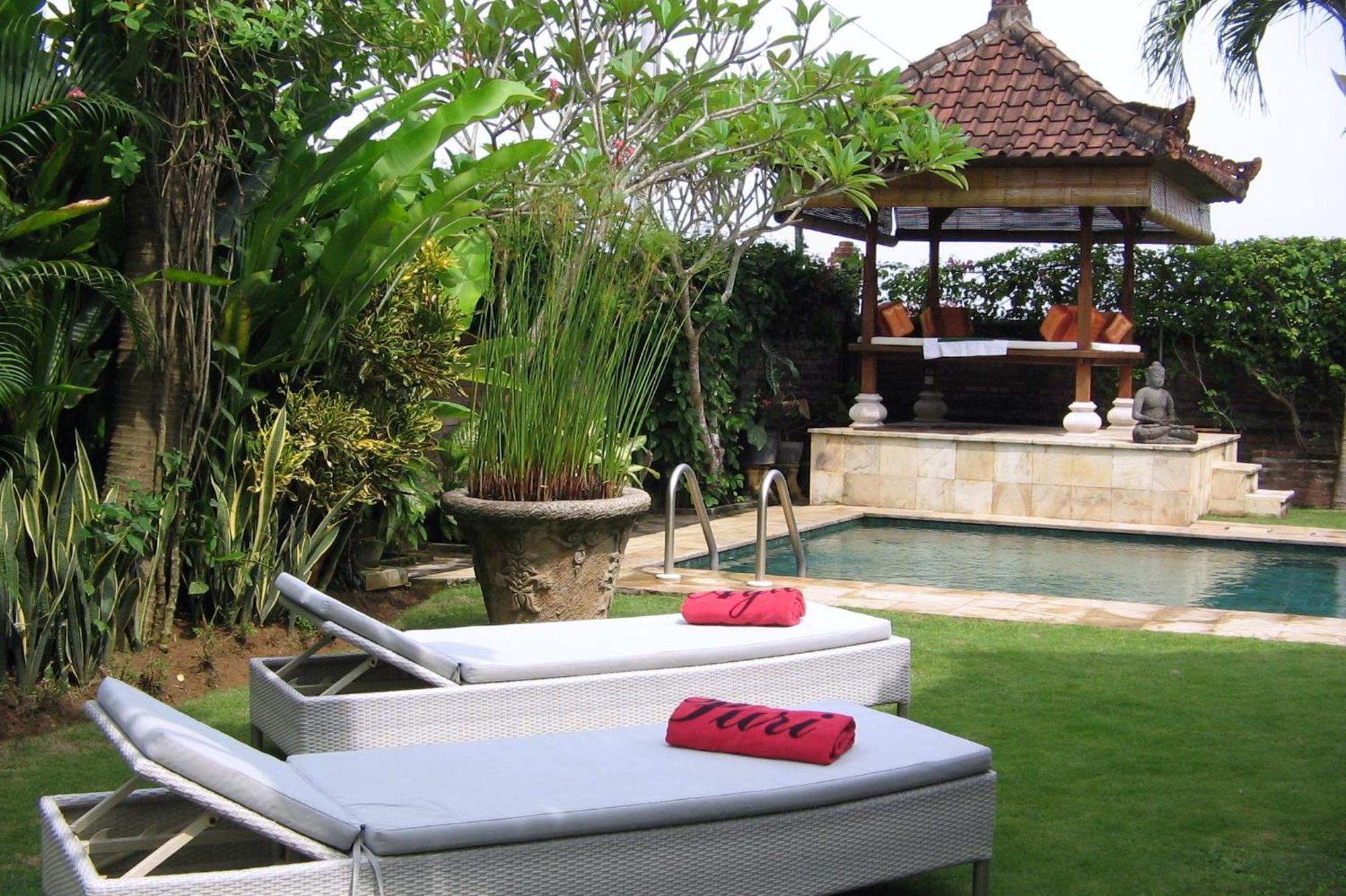 Hotel Puri Ayu à Canggu Extérieur photo