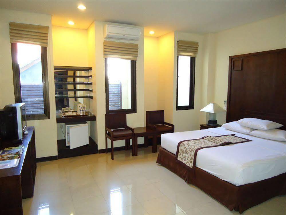 Hotel Puri Ayu à Canggu Extérieur photo